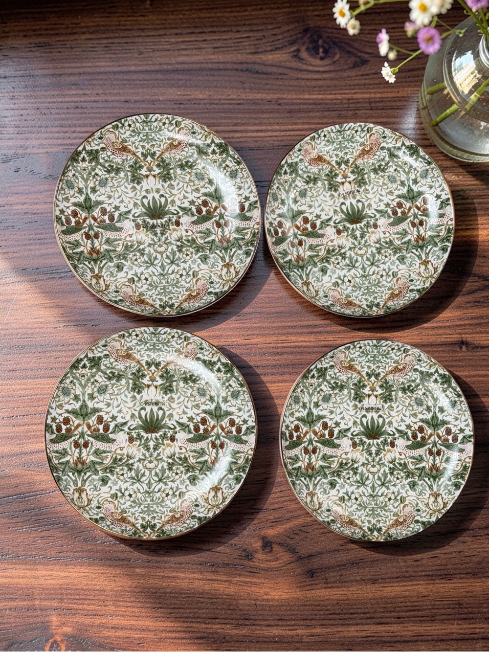 Morris & Co. NWT Strawberry Thief Set of 4 Salad Luncheon 8.5” Porcelain Plates